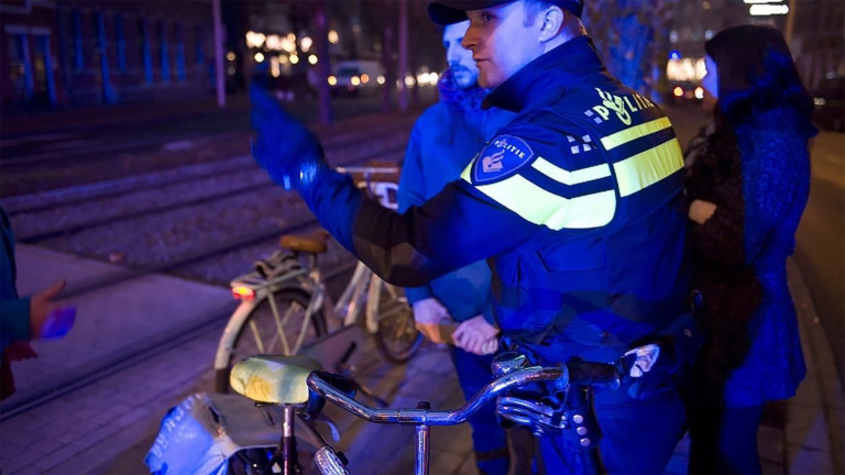 Verlichtingscontroles bij stations Alkmaar en Heiloo: 73 bekeuringen