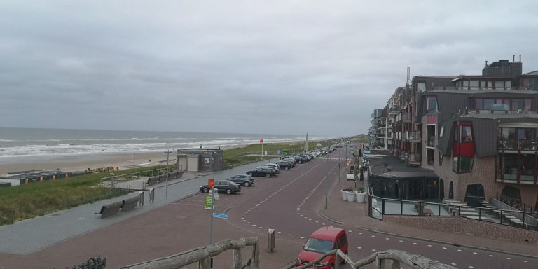 Bezoekers mogen nog even wennen aan nieuwe parkeerregels in Bergense kustdorpen