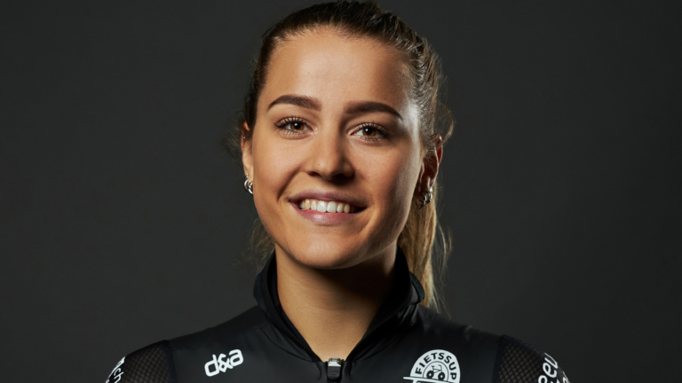 Langedijkse debutante Robin Groot verrassend vierde op EK allround