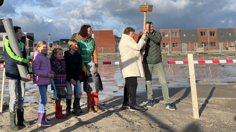 Eerste paal kindcentrum De Nieuwe Draai in Heerhugowaard geslagen