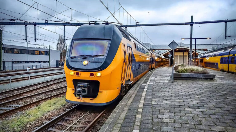 Vanaf dinsdag inchecken met betaalpas in trein