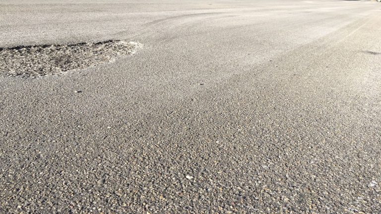 Spoedreparatie aan asfalt van N242 tussen Nollenweg en Leeghwaterbrug