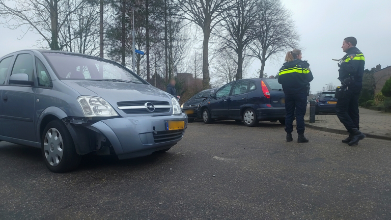 Ongeval met drie auto’s op Kastanjelaan in Zuid-Scharwoude