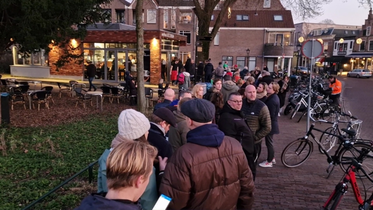 Dagomzetactie eethuis Bodrum groot succes; 17.000 euro naar slachtoffers aardbevingen Turkije