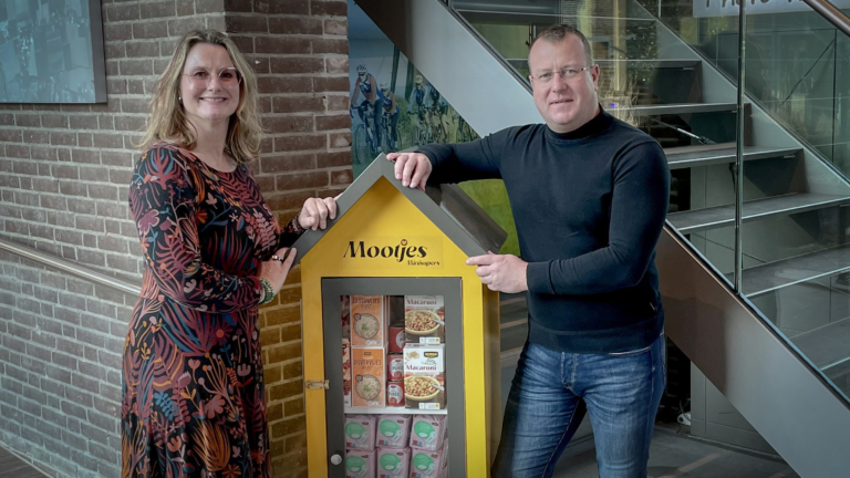 Gratis minisupermarkt voor minima in gemeentehuis Dijk en Waard