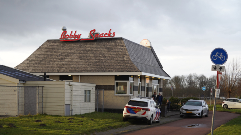 Eigenaresse snackbar met mes bedreigd: “Maar restaurant gewoon weer open”