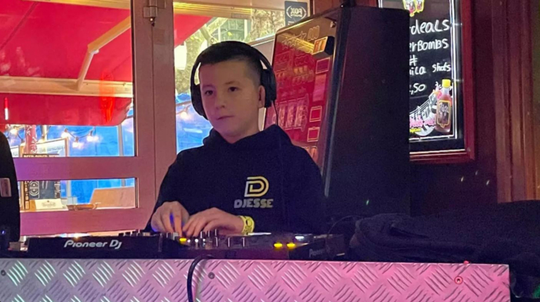 DJesse (12) uit Heerhugowaard maakt carnavalsnummer: “Ik heb leuke reacties gehad”