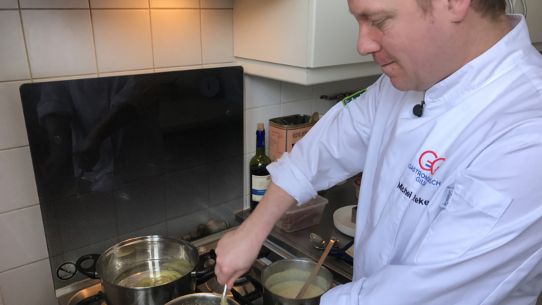 Michel Rekers uit Koedijk voor vijfde en laatste keer wereldkampioen Snertkoken