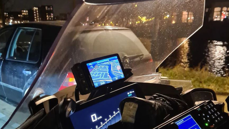 Bestuurder betrapt op wietgebruik en rijbewijsloos rijden door gebrekkige auto