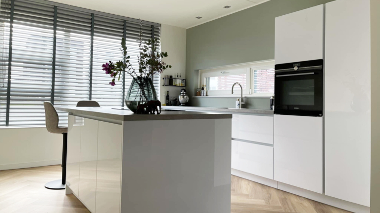 Keukenindeling: hoe creëer je een ergonomische en efficiënte keuken? [Advertorial]