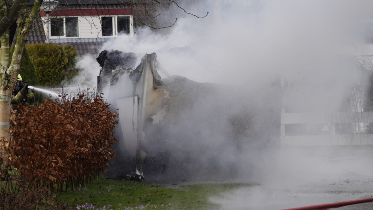 Camper volledig uitgebrand in Zuid-Scharwoude