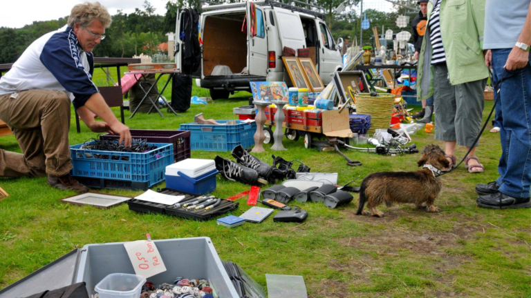 Vanaf 1 april weer wekelijks kofferbakmarkt in Schoorl