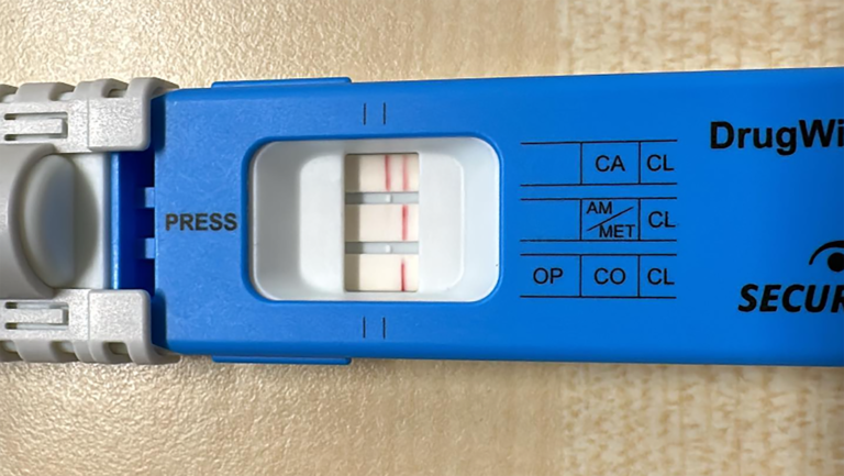 Wietlucht leidt naar bestuurder met drugs op en ongeldig rijbewijs