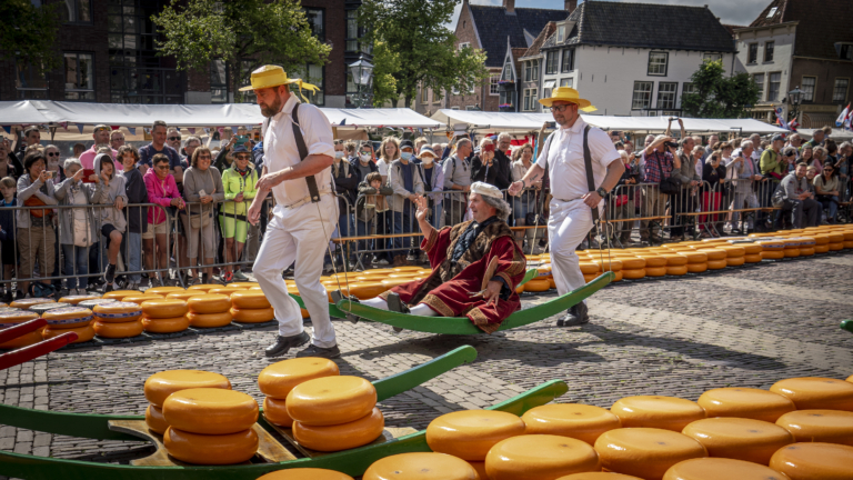 Voor wie er nog geen kaas van heeft gegeten; eeuwenoude traditie eind maart weer van start