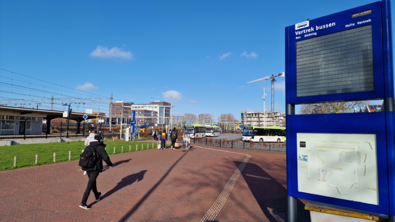 Buspassagiers geïrriteerd; al maanden zijn er informatieborden defect