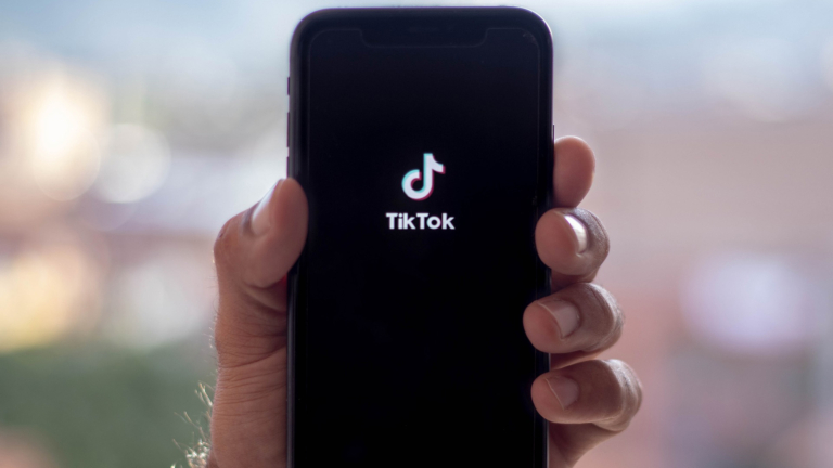 Provincie roept medewerkers op om TikTok te verwijderen
