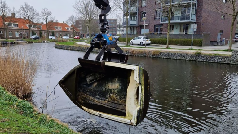 Vaarseizoen in aantocht: aftandse bootjes uit Alkmaarse wateren gevist