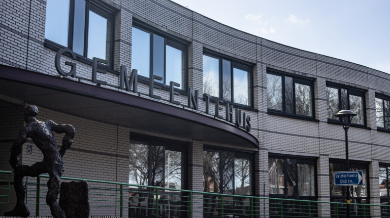 Heiloo maakt risicovolle stap bij opvang Oekraïners in gemeentehuis: “Onverstandig”
