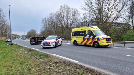 Vrouw knalt tegen lantaarnpaal op Huiswaarderweg Alkmaar