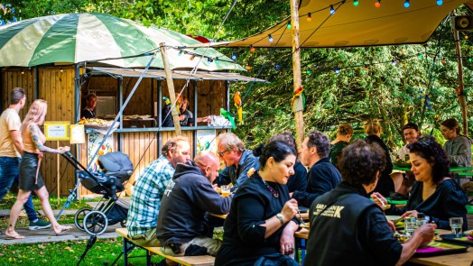 Nu met polsbandje en “nog even gezellig”: parkfestival Yes In My Backyard opent kaartverkoop
