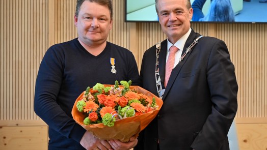 Koninklijke onderscheiding voor Bergens raadslid Kees van Leijen