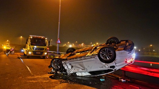 Bestuurder maakt harde klap op N242 maar blijft ongedeerd