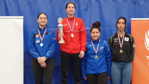 Ava Emanuel en Talitha Sluman van Holland Schermen winnen zilver en brons op NK