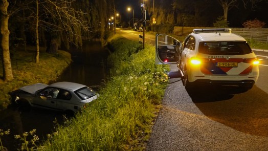 Automobilist vliegt uit de bocht in Heerhugowaard: mogelijk alcohol in het spel
