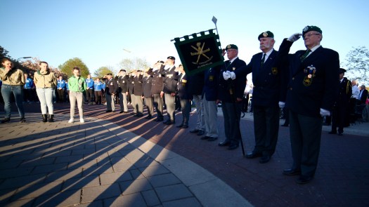 Dodenherdenking bij vier monumenten in Dijk en Waard, de volgende dag Bevrijdingspop