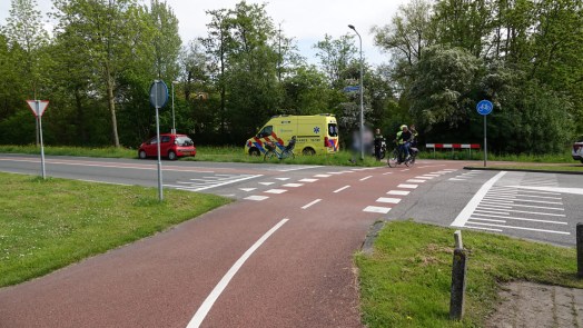 Fietsster aangereden op rotonde in Zuid-Scharwoude