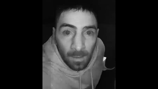 Politie publiceert foto om dader van inbraak in Heiloo op 22 februari te pakken