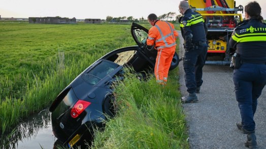 Gestolen auto achtergelaten in sloot langs Jaagkade in Groet
