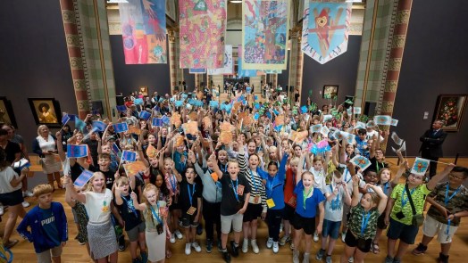 Vaandel van Bergense kinderen hangt fier in het Amsterdamse Rijksmuseum