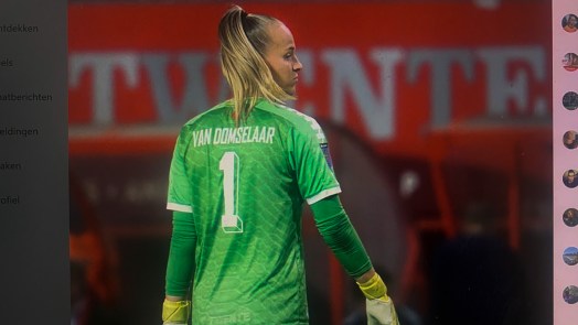 Oudkarspelse Daphne van Domselaar tekent contract bij Engelse club