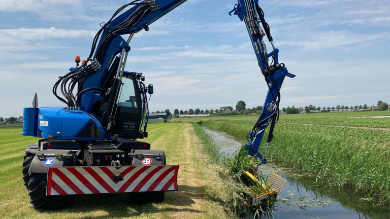 Waterschap start met het maaien van waterplanten en riet