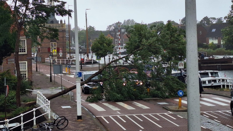 In beeld: stormschade in regio