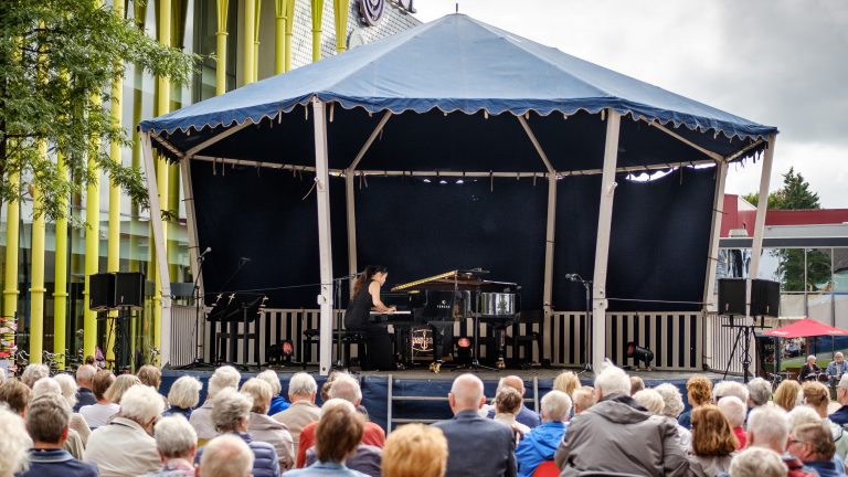 Coolplein Openluchttheater terug met ‘Klassiek op het plein’ en ‘Klapstoelkabaret’ 🗓