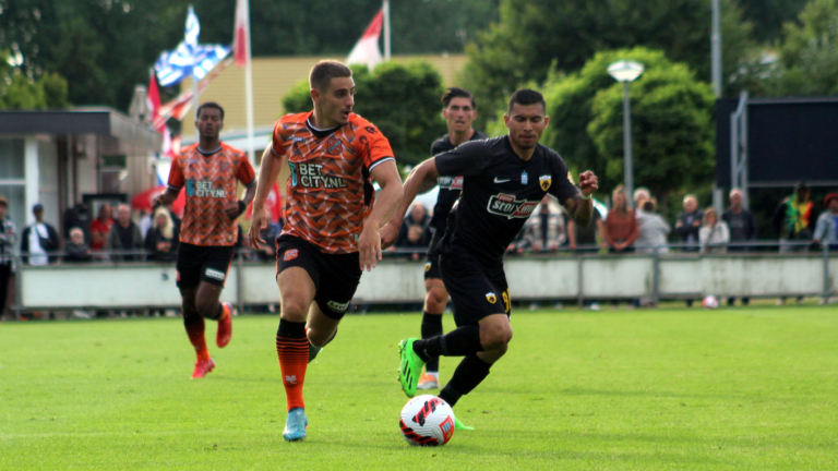 Internationale voetbalclubs op trainingsstage in Alkmaar