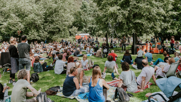 Podium onder de Boom op 23 juli terug in de Alkmaarderhout: ‘Ode aan de bomen’
