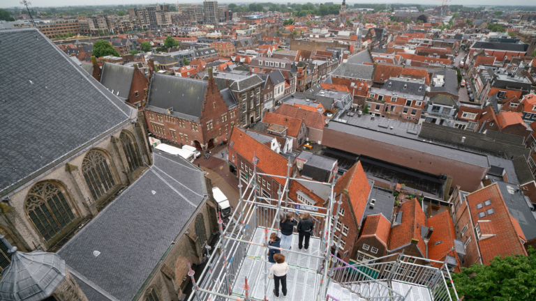 Naamgenoten van Sint-Laurens oog in oog met Alkmaarse stadsheilige 🗓