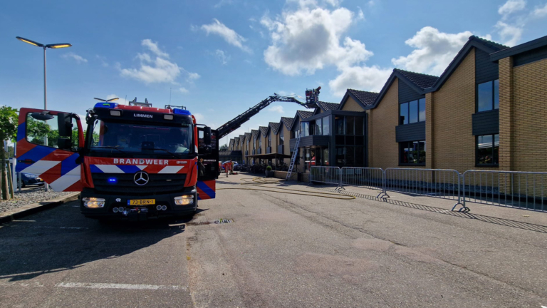 Brand bij Fletcher Hotel Heiloo, vluchtelingen moeten buiten wachten