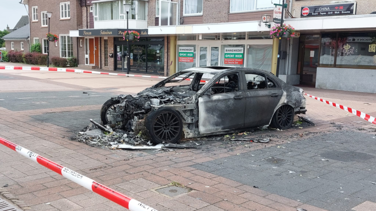 Brandstichting of toch niet? Geen tips en weinig bewijs bemoeilijken onderzoek naar autobranden