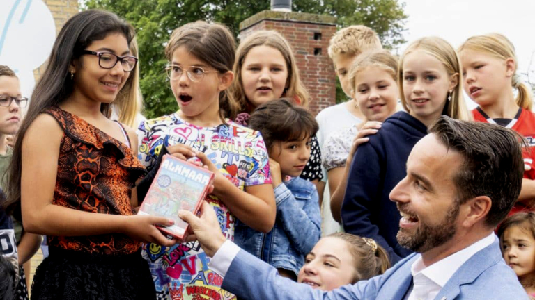 Malaika Mughal Uribe wordt nieuwe kinderburgemeester van Alkmaar
