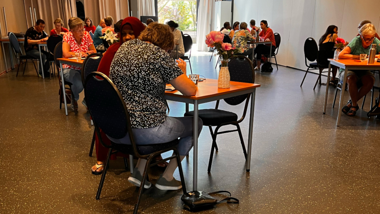 Alkmaar Taal Thuis gebruikt AI om Nederlands mee te oefenen: “Kan al veel meer dan wij bedacht hebben”