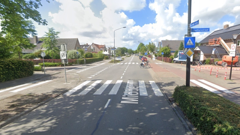Bestuurder rijdt door na aanrijding op zebrapad in Heerhugowaard