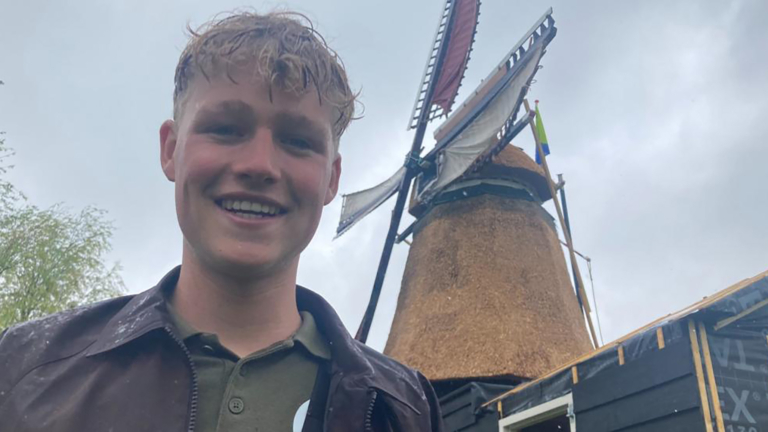 Molen van Stan (17) bijna klaar, maar wie helpt hem de klus te klaren?