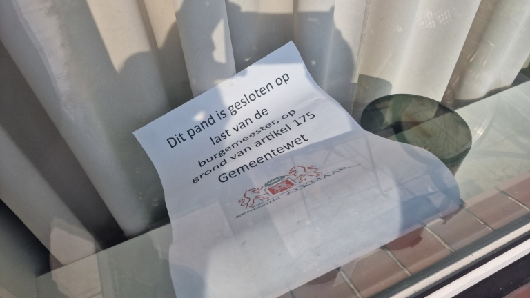 Getroffen woning aan Lekstraat gesloten door burgemeester: “Verstoring van openbare orde”