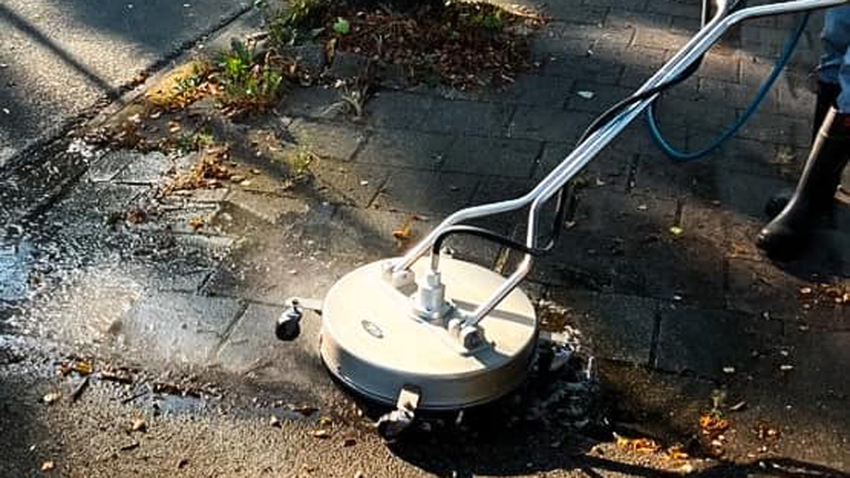 Alkmaar experimenteert met beschermingslaag op stoeptegels: “Groot succes!”