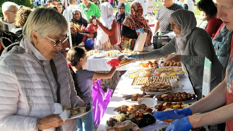 Open dag ‘FF Buurten’ van AZC Heerhugowaard trekt honderden bezoekers