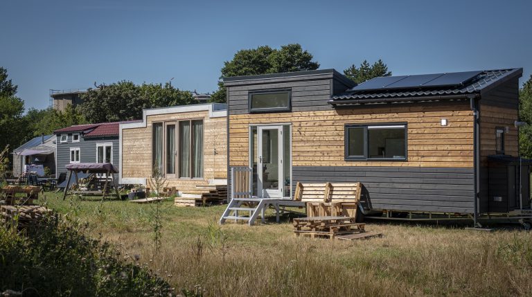 College Alkmaar wil Tiny Houses verplaatsen naar Zeswielen